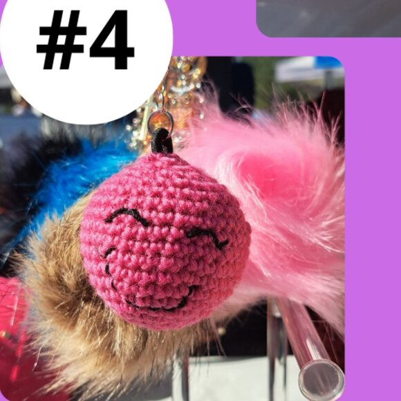 Smiling face keychain - Picture 3 of 4